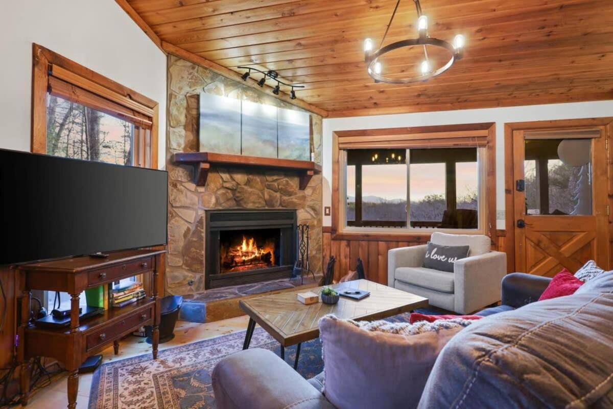 Mountain Views Hot Tub Firepit Close To Town 블루리지 외부 사진